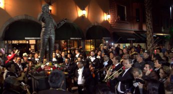 Rendirán homenaje a Juan Gabriel en Plaza Garibaldi el 28 de agosto