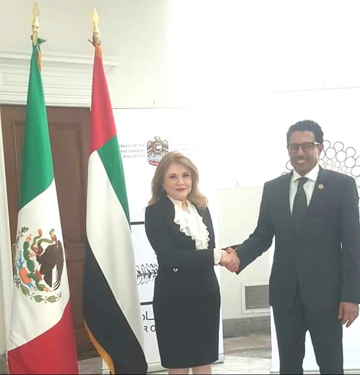 Secretaria de Desarrollo Económico, Rosa Elena Lozano, con el Embajador de los Emiratos Árabes, Ahmed Almenhali.