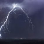 Captan en fotografía arcoíris y un rayo al mismo tiempo ¡Sorprendente!