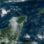 Onda tropical continúa avanzando hacia México en el Atlántico