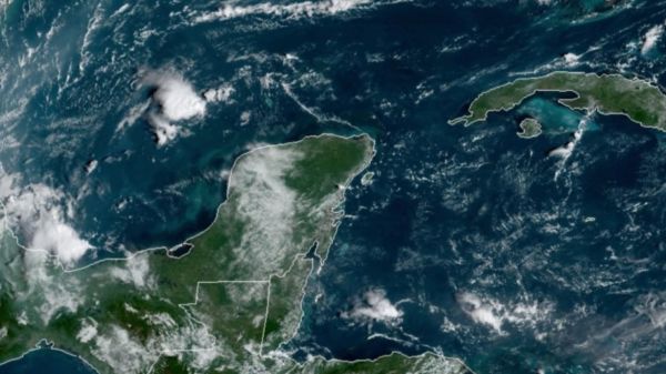 Onda tropical continúa avanzando hacia México en el Atlántico