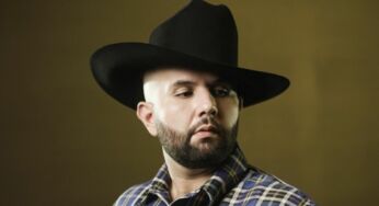 Carin León confirma canciones con Mon Laferte y Camilo