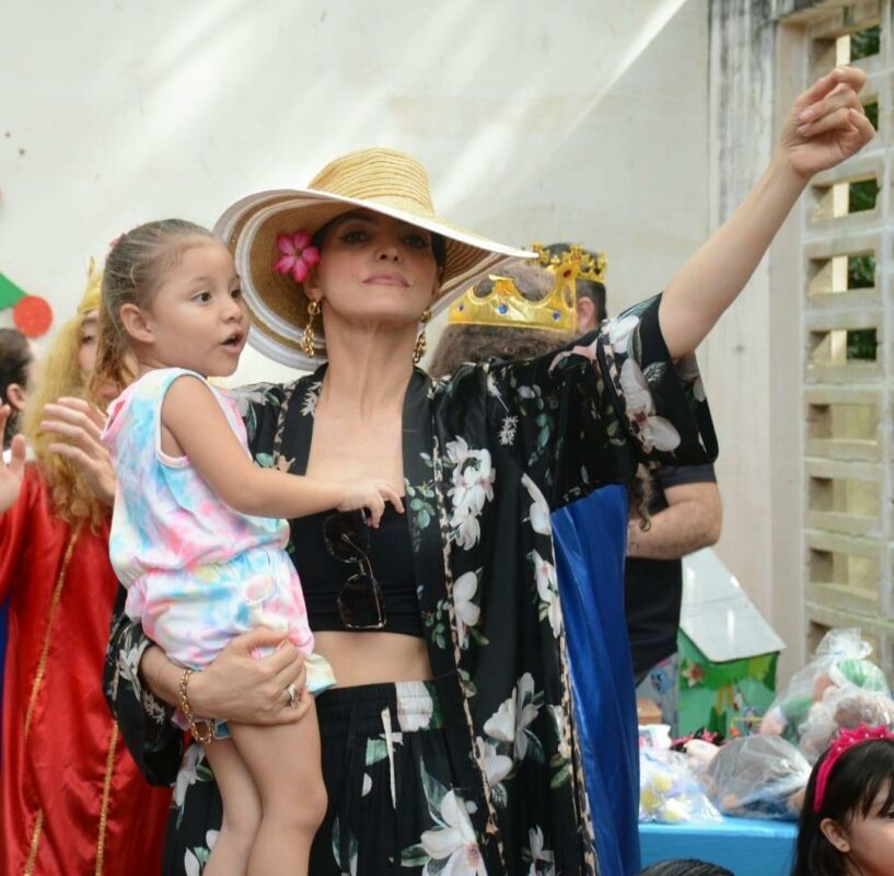 Lupita Alcocer y Luis Carlin llenan de magia y sonrisas a Cancún con su quinta caravana de juguetes