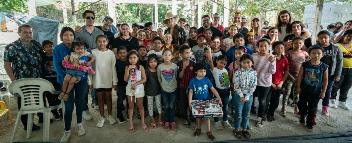 Lupita Alcocer y Luis Carlin llenan de magia y sonrisas a Cancún con su quinta caravana de juguetes