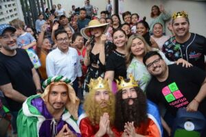 Lupita Alcocer y Luis Carlin llenan de magia y sonrisas a Cancún con su quinta caravana de juguetes