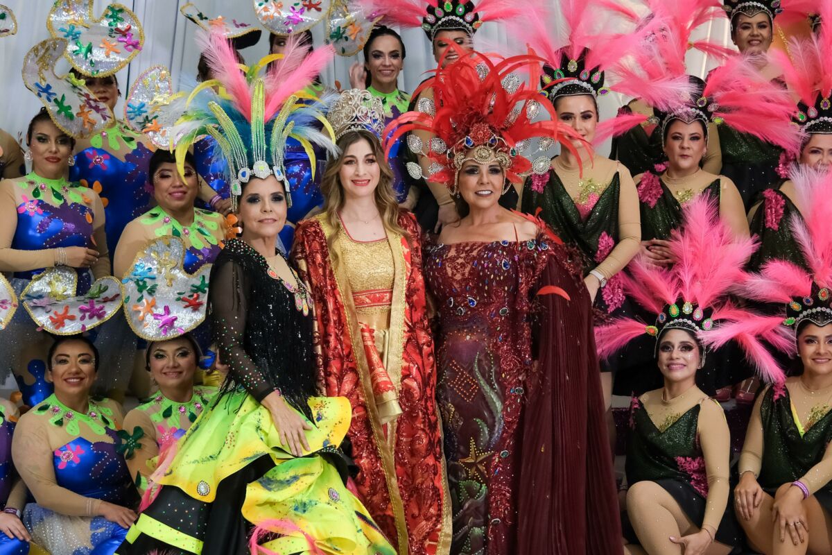 Mara Lezama destaca la aportación social de las mujeres en el Baile de Carnaval de Damas en Chetumal