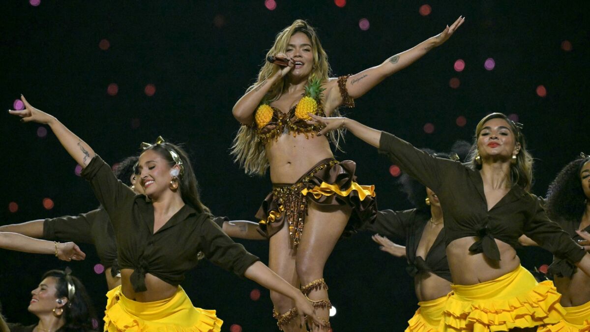 Karol G enciende Brasil en el show de medio tiempo de la NFL