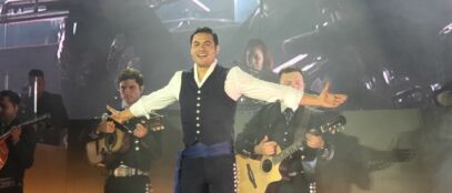 Carlos Rivera conquista Cancún en una noche llena de nostalgia, mariachi y momentos inesperados