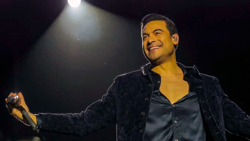 Carlos Rivera hace vibrar Hermosillo ante 35 mil fans antes de su concierto en Cancún