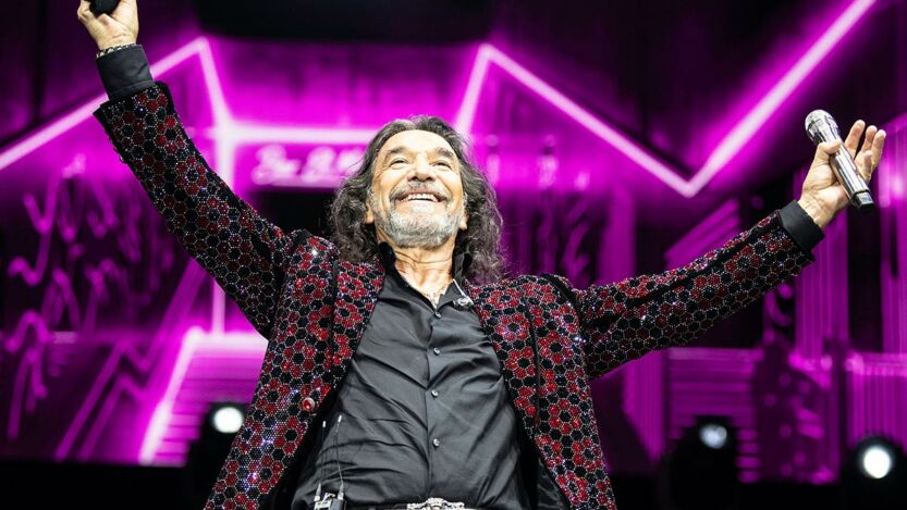 Marco Antonio Solís emociona a más de 70 mil personas en el Estadio GNP