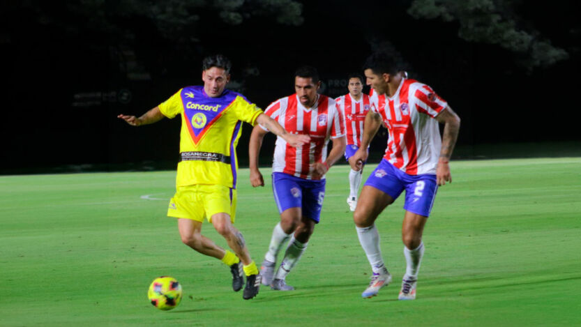 Clásico de Leyendas en Cancún termina en empate y con las tribunas como protagonistas
