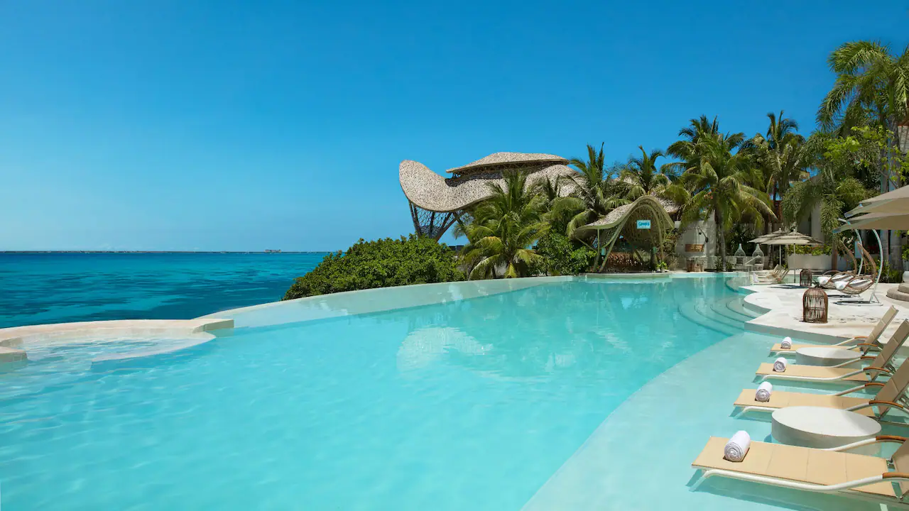 Así fueron las vacaciones de Raúl Jiménez en Isla Mujeres